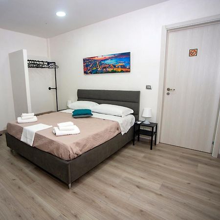 Na City Rooms Neapel Exteriör bild